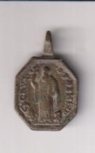 San Benito y Cruz. Medalla (AE 18 mms.) R/ Cruz de San Benito. Siglo XVII-XVIII