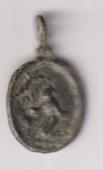 San FRancisco arrodillado ante Crucificado. Medalla (AE 16) R/ S. Tomás de Villanueva. Siglo XVII