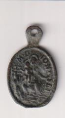 Virgen de Montserrat (M. D. Mont. Ser.) Medalla (AE 22 mms.) R/San Benito. Siglo XVIII