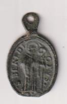 Virgen de Montserrat (M. D. Mont. Ser.) Medalla (AE 22 mms.) R/San Benito. Siglo XVIII
