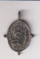Virgen con el Niño, coronada por Ángeles. medalla (AE 20) R/S. Carlos Borromeo. Siglo XVII-XVIII