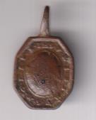 San Benito y Cruz. Medalla (AE 18 mms,) R/Cruz de San Benito. Siglo XVII-XVIII