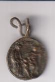 Jesús, María y José. Arriba I.M.I. Medalla (AE 16 ) R/ Cáliz entre Ángeles. Siglo XVII-XVIII. RARA