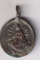 Dolorosa. Medalla (AE 25 mms.) R/ Virgen y 8 santos. Siglo XVII-XVIII