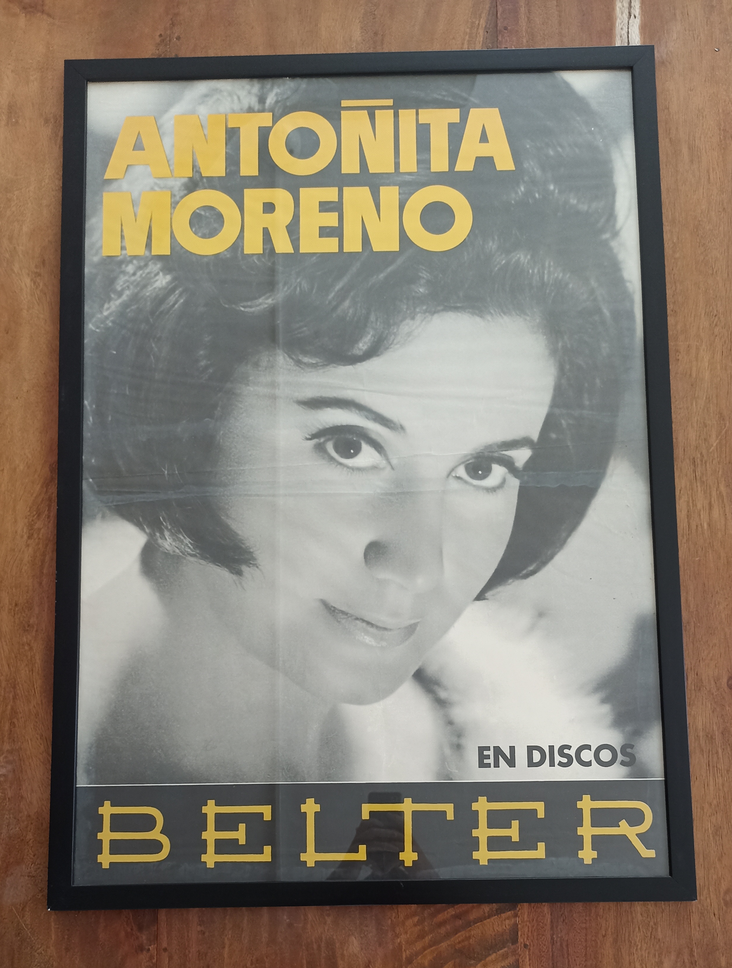 Antoñita Moreno en Discos Belter. Cartel (100x70 cm. con marco y cristal) 