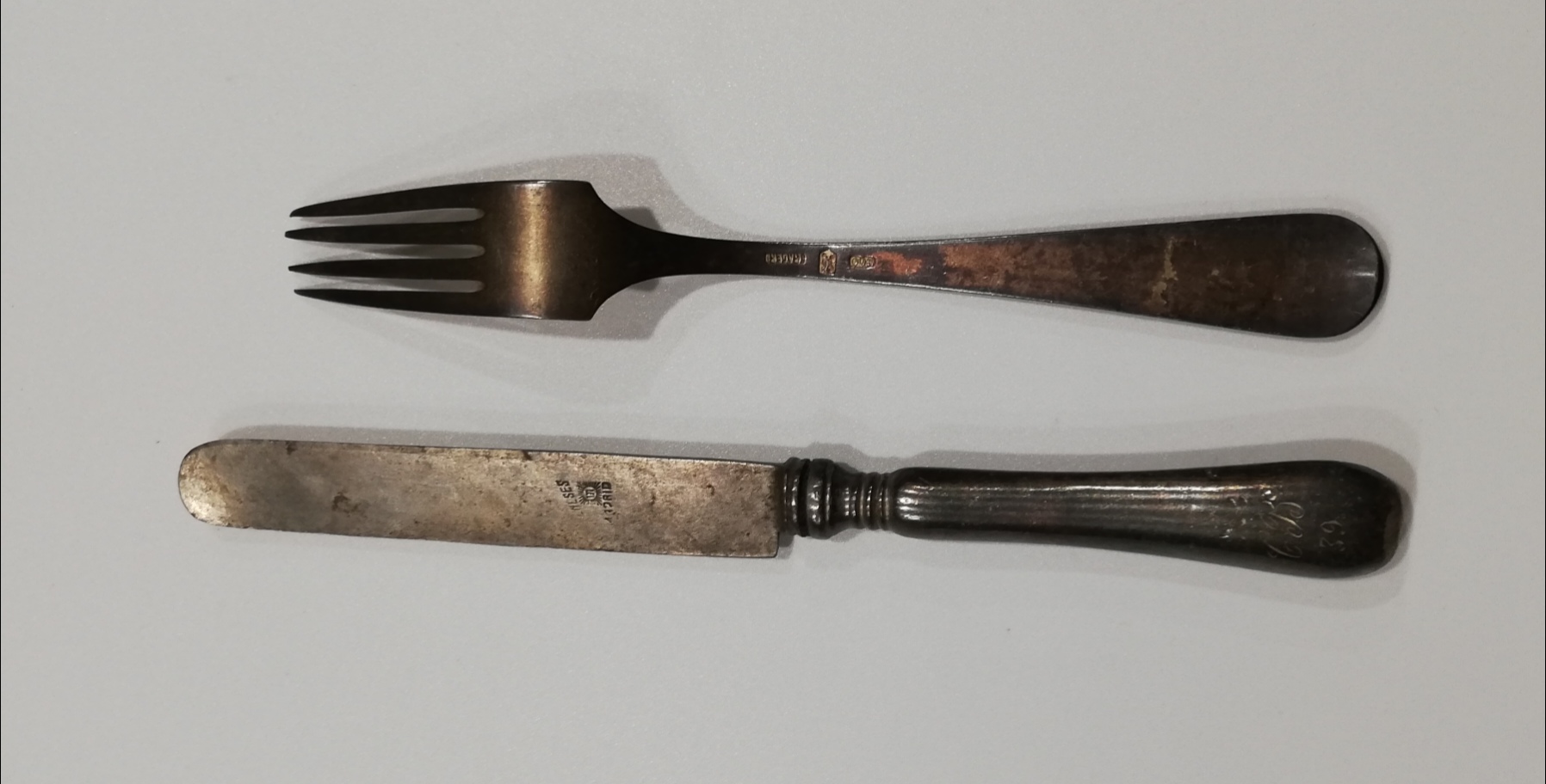 Juego de Tenedor y Cuchillo. Plata. Fragero y Meneses
