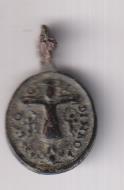 Crucificado y dos ángeles. Ley: SS Crocifi di Siro. (AE 18 mms) R/ S. maria Laurent. Siglo XVII-XVIII