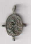 Sagrada Eucaristía en tre dos Ángeles. Medalla (AE 17 mms.) R Santo, Siglo XVII-XVIII