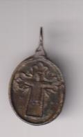 Crucificado Vestido. Medalla (AE 17 mms.) R/Virgen (Sin Ley. alrededor) Siglo XVII-XVIII