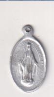 Virgen. Medalla (AL 20 mms.) R/ Dos corazones y escudo de la virgen