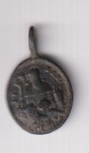 San Benito. Medalla (AE 18 mms.) R/ S. Lázaro con dos muletas ante la virgen. Siglo XVII-XVIII