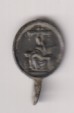 Virgen María con el cuerpo de Jesús delante de la Cruz. Medalla de rosario Servita, (ae 16 mms,) R/Dolorosa. Siglo XVI-XVII