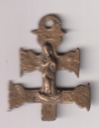 Cruz de Caravaca. AE 38 mm. Virgen (Inmaculada) y Jesús en R/. Siglo XVIII
