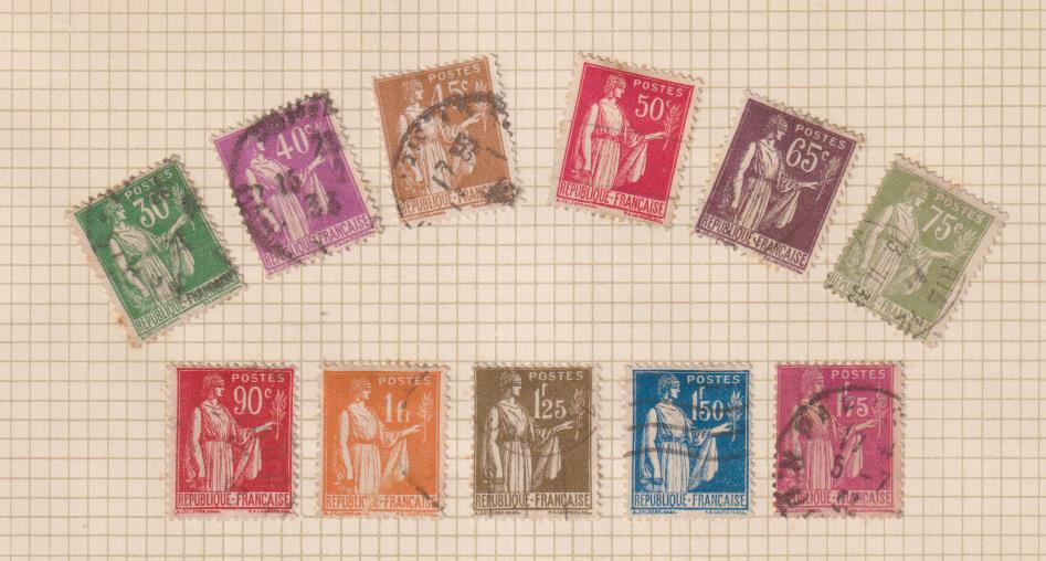 Francia 1932-33. Paz, Once sellos usados, con charnela