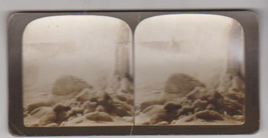 Fotografía estereoscópica (9x17) albúmina. Debajo de la Cascada del Caballo en Invierno. Cataratas del Niagara 1902