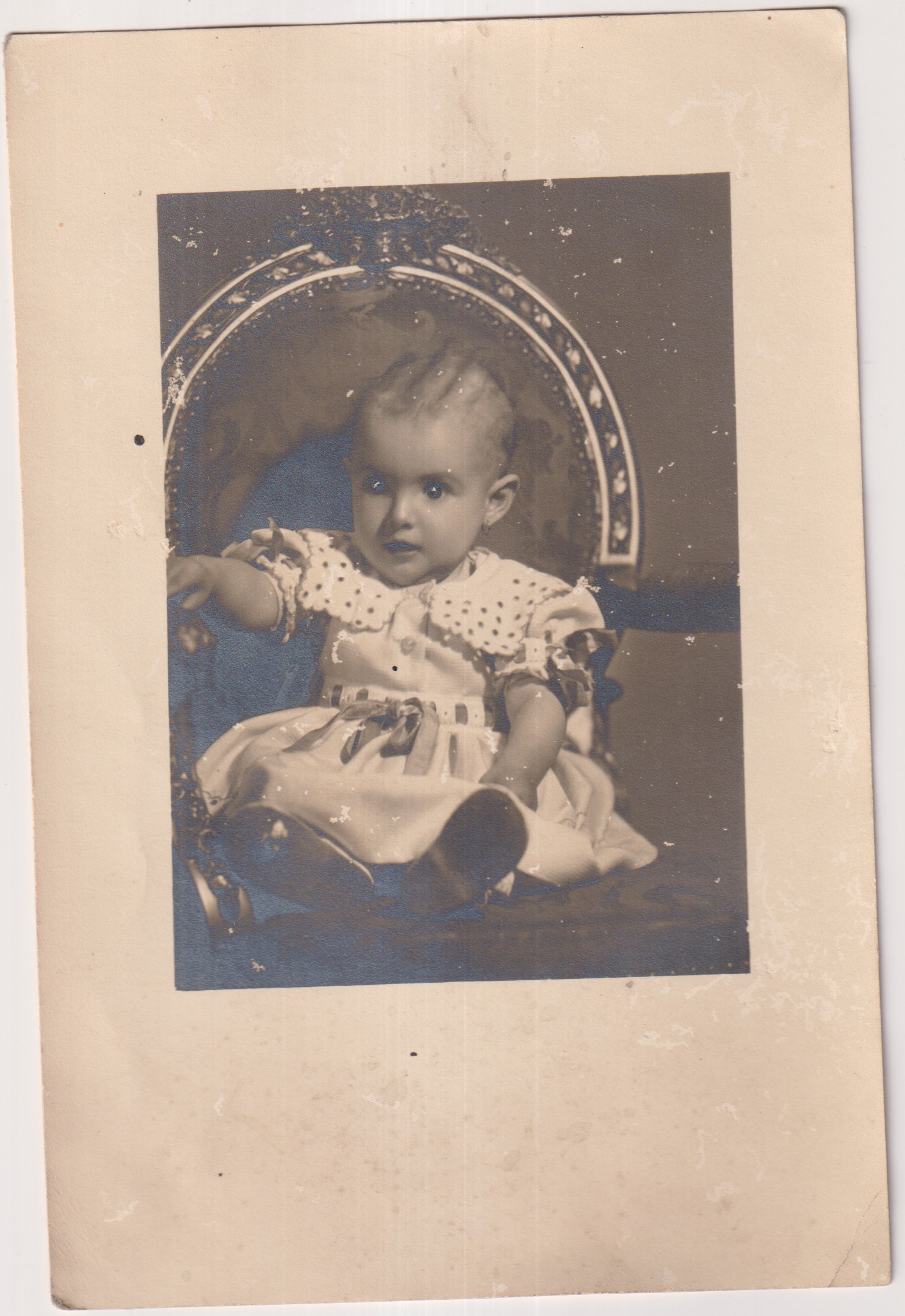 Bebé. (17,5x11,5) Foto. León