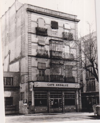 Fotografía (12x8,5) Fotógrafo Agudelo. Sevilla, Plaza de la Encarnación, 13. Años 70/80