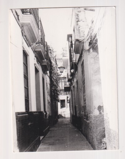Fotografía (12x8,5) Fotógrafo Agudelo. Sevilla, C/ Leoncillos. Años 70