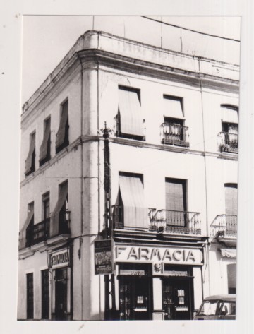Fotografía (12x8,5) Fotógrafo Agudelo. Sevilla, C/ Feria, 116. Farmacia. B.N. Años 70