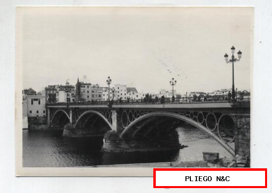 Fotografía (12,5x9) Sevilla. Puente de Isabel II. Fotógrafo Agudeló-Sevilla. Años 60-70