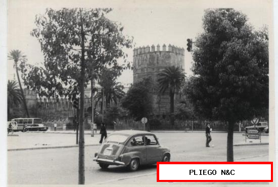 Fotografía (12,5x9) Sevilla. Murallas de la Macarena. La Torre Blanca. Agudeló-Sevilla. Años 60
