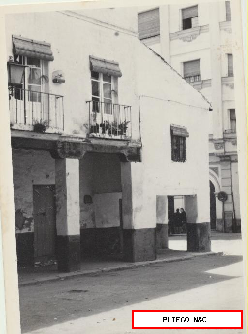 fotografía (9x12) c/Alfonso xii nº 68 esquina a la plaza de la puerta real. Agudelo. Años 60-70
