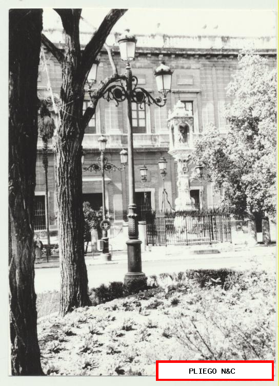 fotografía (9x12) plaza del triunfo y archivo de indias. Fotógrafo Agudelo. Años 70