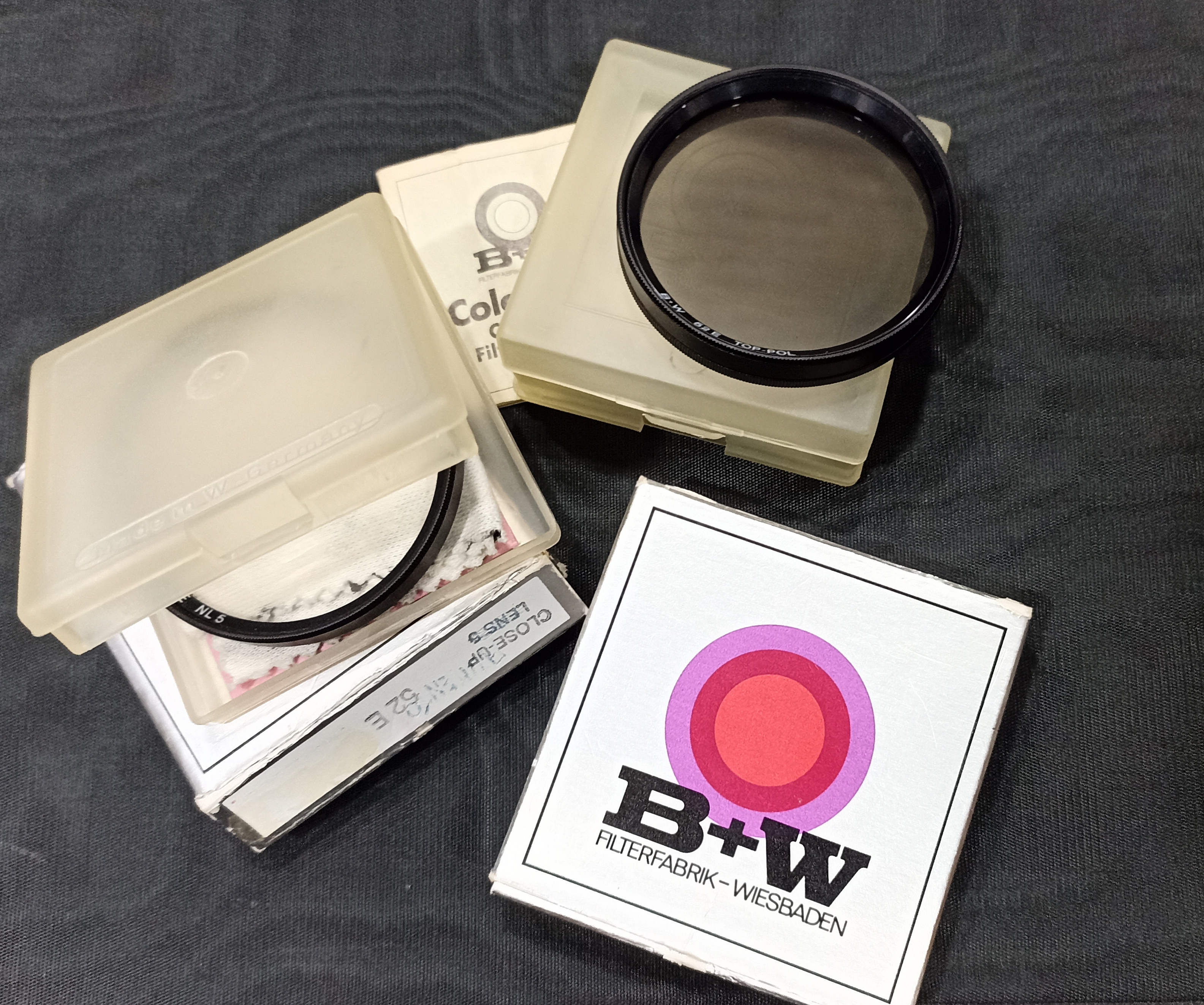 Pareja de Lentes B+W. Modelo 52E NL5 y 52E Top·Pol. En sus cajas originales