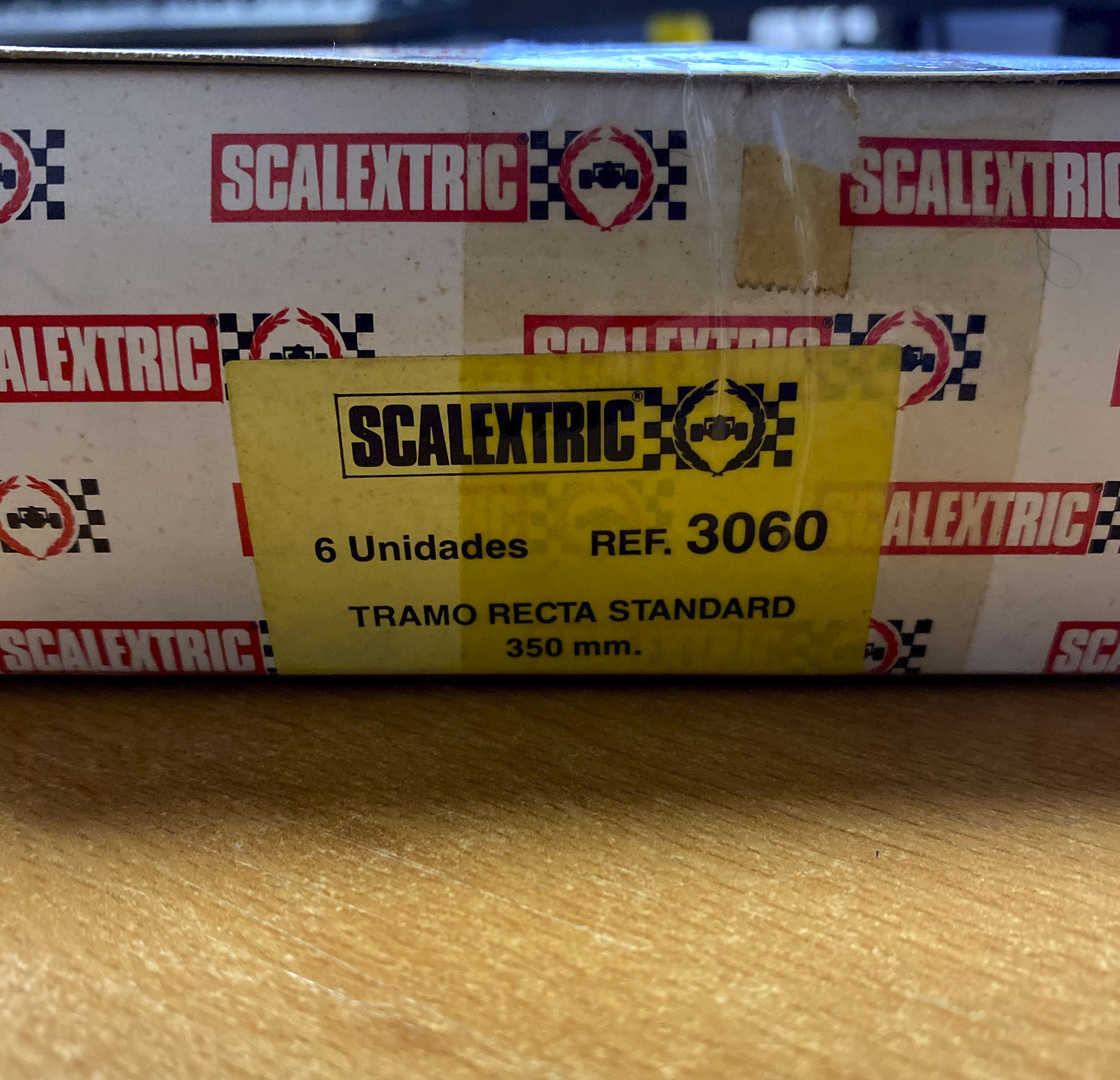 Accesorios Scalextric. Caja de 6 rectas estándar y caja de 2 cambios de carril