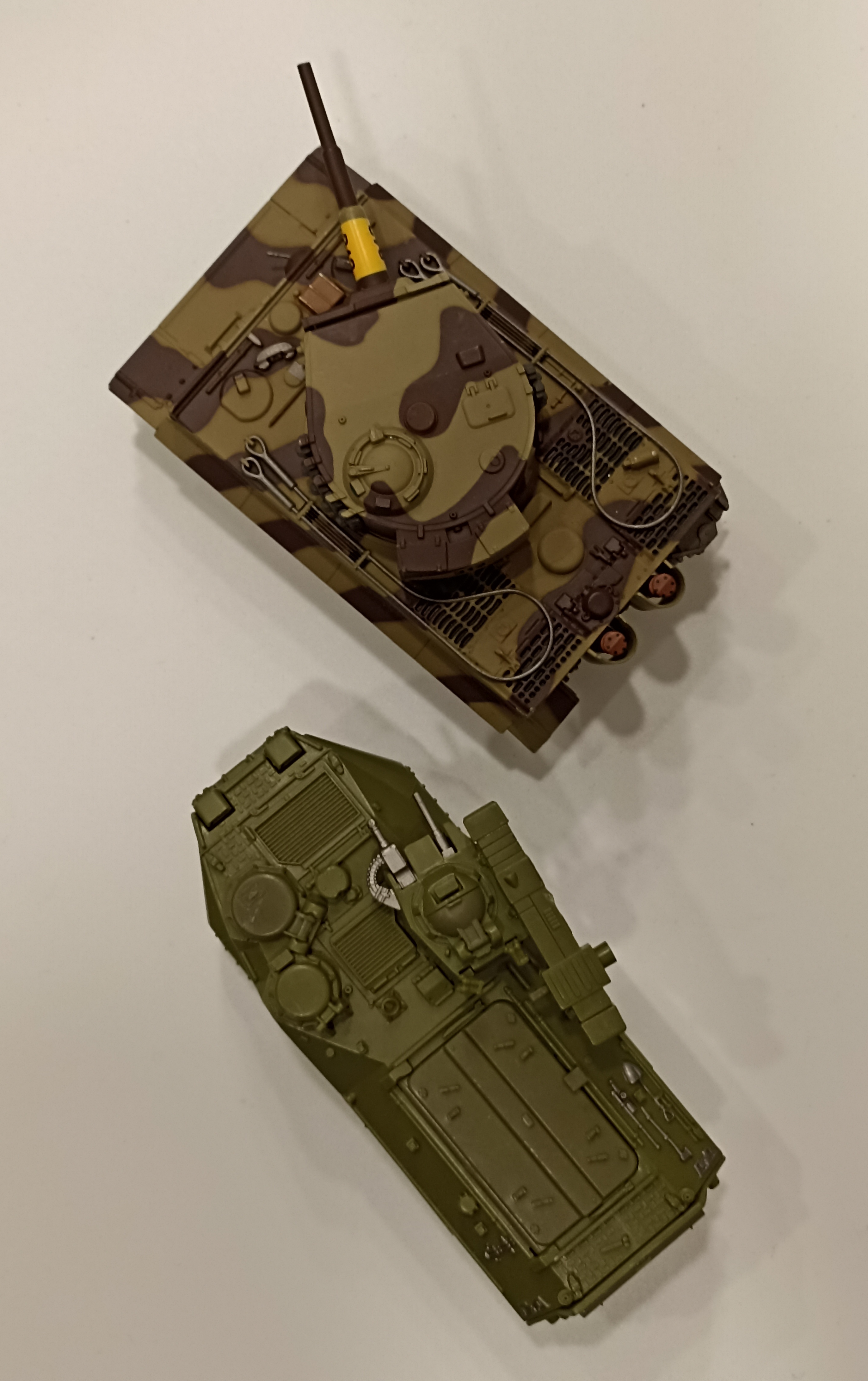 Carros de combate II Guerra Mundial. Tiger I (1/43 Altaya) y GTI (1997)