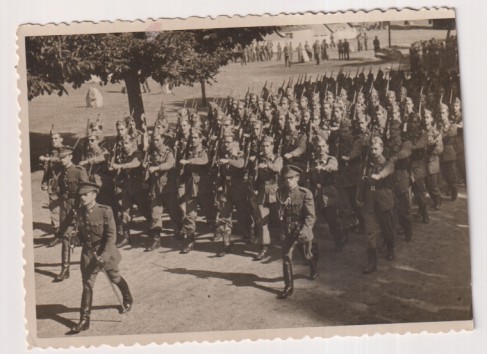 Jura de Banderas. Fotografía (12x8,5 cm) Sainz. 12 Jul. 1949