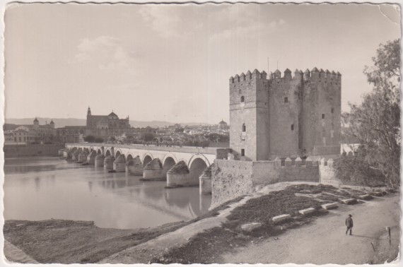 37. Córdoba. Puente Romano sobre el Guadalquivir. Edi. García Garrabella. Sin usar