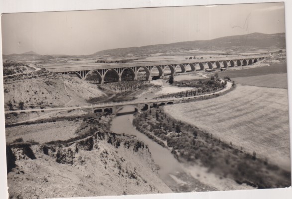 Pantano de Yesa. 10 Acueducto sobre el Río Aragón. Ediciones Sicilia. Sin usar