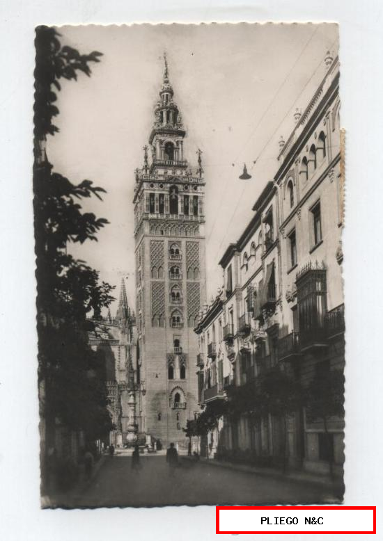 Sevilla. La Giralda desde la calle Mateos Gago. Franqueado y fechado en 1953