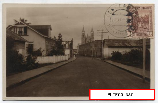 Fernando Poo. Santa Isabel. Una calle y torres de la Catedral. Franqueado y fechado con sello 203 de Guinea, en 1946