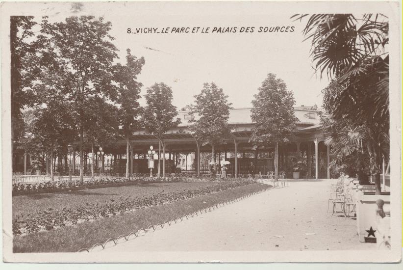 Foto-Postal. Vichy . Le Parc et le Palais des Sources. Franqueado y fechado en Vichy 1910. Destino Sevilla