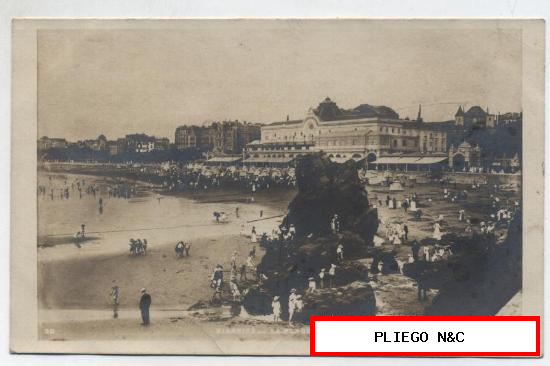Biarritz-La Plage et le Casino. Edition A. Lebrum