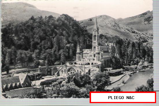 Lourdes. La Basilique et le Gave. Franqueado y fechado en Lurdes en 1955