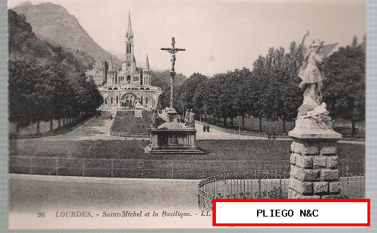 Lourdes. Saint Michel et la Basilique
