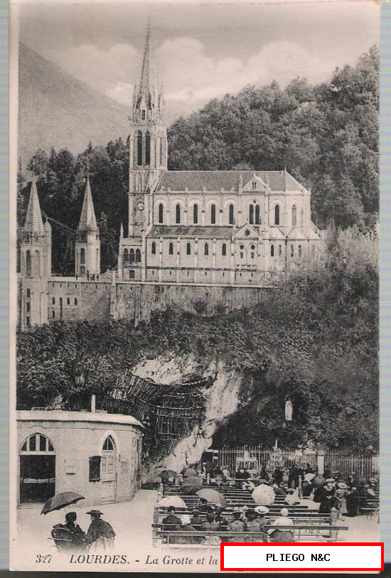 Lourdes. La Grotte et la Basilique