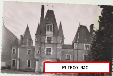 aubigni-sur-Nere-La Mairie Ancien Château des Stuarts. Fechado en 1954