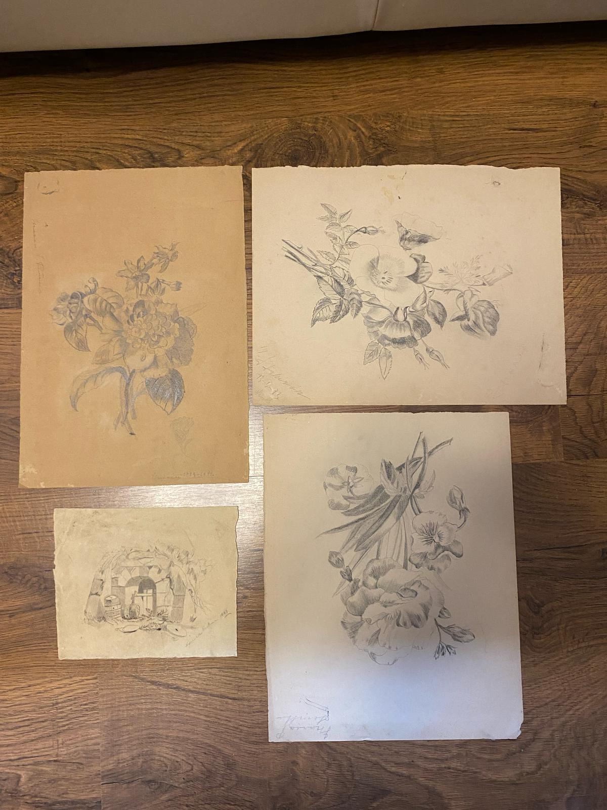 Lote de 4 dibujos: 3 de flores (33x24) firmado, años 40. 1 dibujo (18x15) fechado en 1909