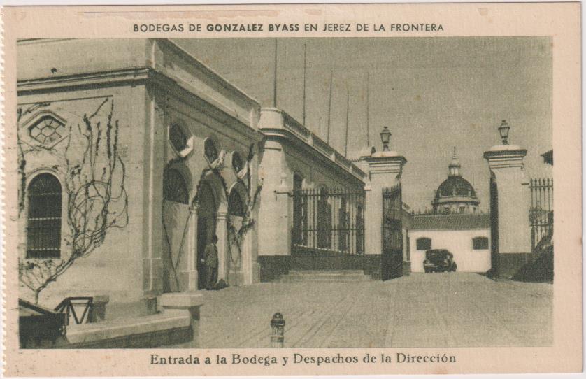 Postal. Publicidad de González Biass. Entrada a la Bodega y Despachos de la Dirección