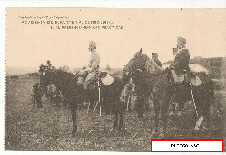 academia de infantería curso 1913-14. S.M. Presenciando las prácticas