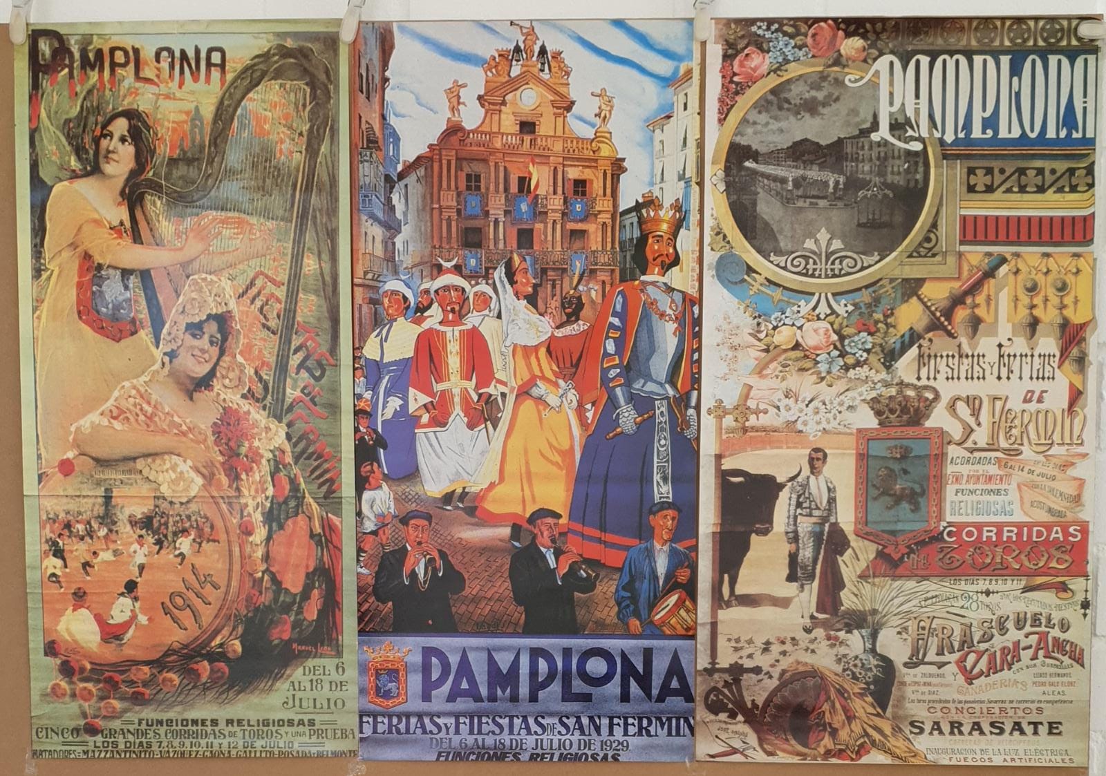 Pamplona. Lote de 3 Carteles (61x31) Fiestas de San Fermín 1914, 1929 Reedición Facsímil