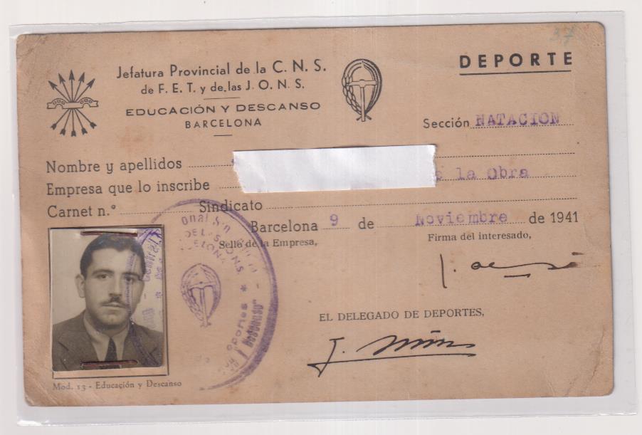 Carnet. Jefatura Provincial de la C. N. S. de la F. E. T. y de las J. O. N. S. Educación y Descanso, Barcelona. dorso, tampón: Baños populares 1941