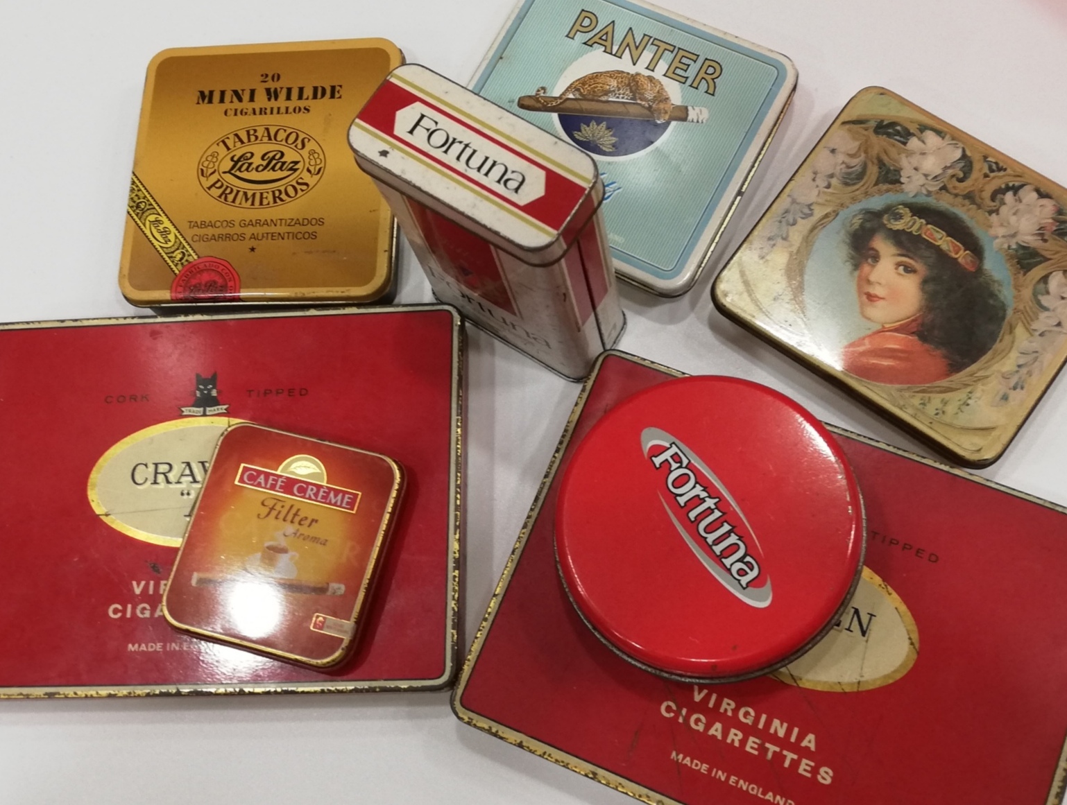 Cajas metálicas. Lote de 8 cajas variadas en tamaños y marcas de tabaco
