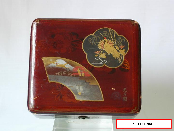 Caja de Madera lacada (14,5x12,5x5,5) Siglo XIX. ¿Japón?