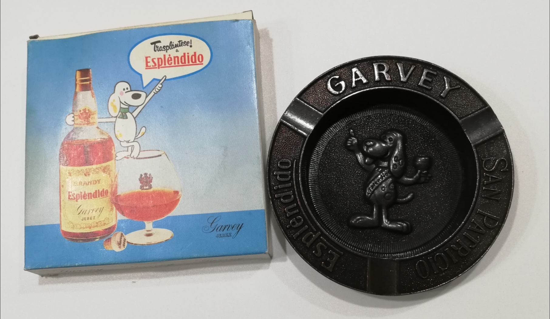 Cenicero metálico publicitario de Garvey. San Patricio y Espléndido. En su caja original