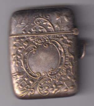 Cerillero. con relieves. Chapado en plata. Siglo XIX-XX. (5x3,8 cmts)